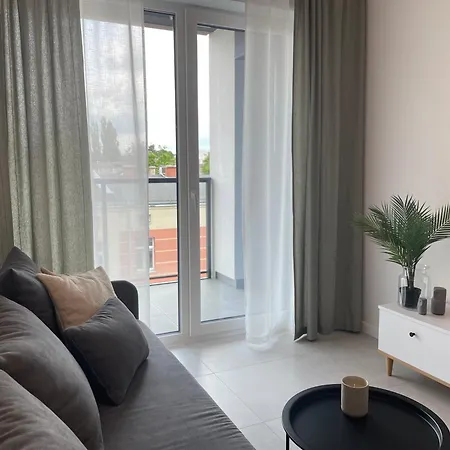 Tram Apartment *
